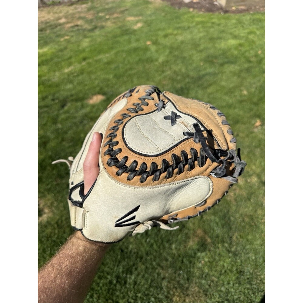 Easton SYFP2000 Fastpitch Softball Catcher Glove Mitt Synergy RHT READ DESC